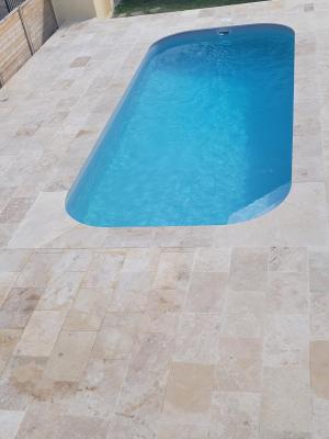 Photo Travertin piscine en terrasse extérieur pour carrelage pierre et margelle pierre