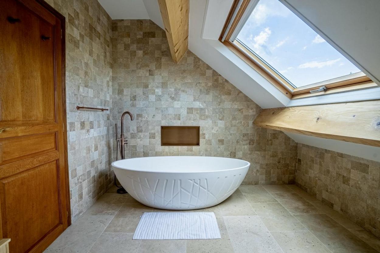 Salle de bain en Travertin, sol et mur